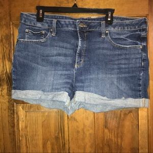 a.n.a. Size 16 Cuffed Denim Shorts.